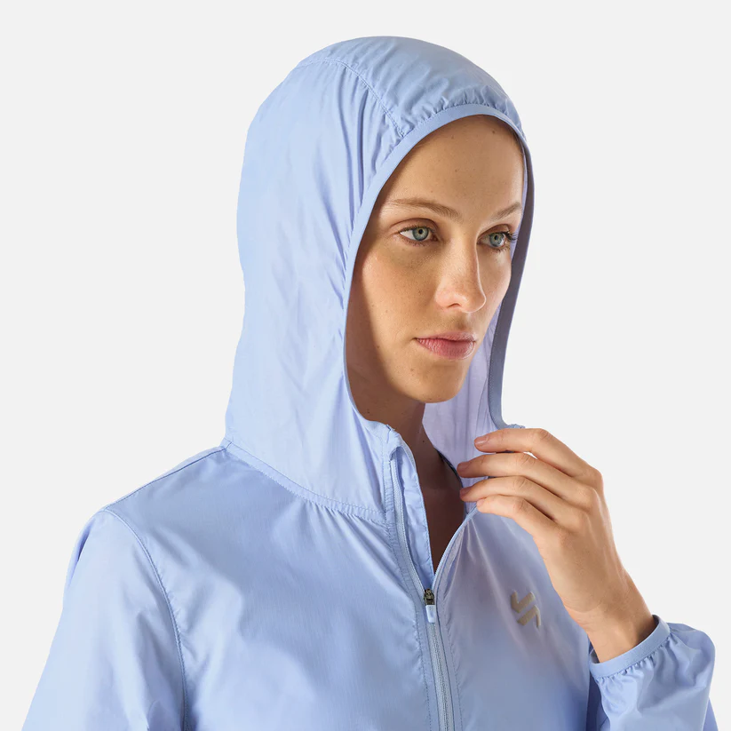 CORTAVIENTO MUJER VULCANO BUILT TO MOVE WINDBREAKER JACKET CELESTE