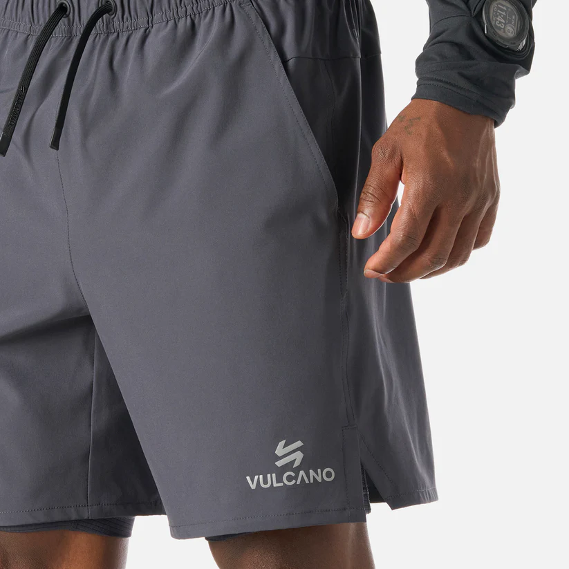 SHORT HOMBRE VULCANO TEMPO 2-IN-1 7" SHORTS GRAFITO