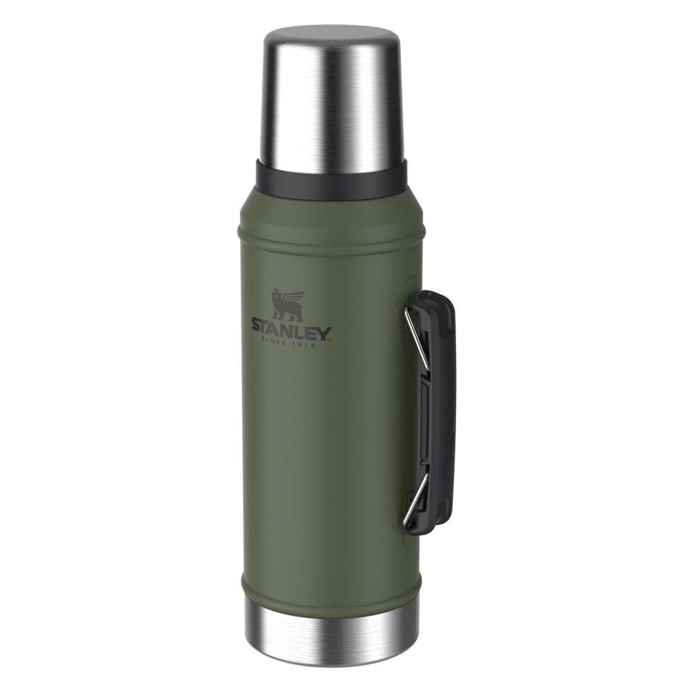 TERMO STANLEY 1QT CLASSIC VACUUM PINO SECO CON MANILLA 950ML